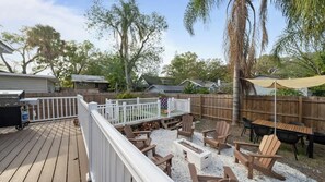 Outdoor dining - Modern Moroccan Villa w Firepit BBQ and Game Room! (Tampa)
