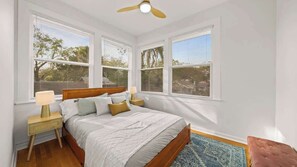 5 bedrooms, iron/ironing board, travel crib, WiFi - Modern Moroccan Villa w Firepit BBQ and Game Room! (Tampa)