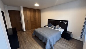 Comfort Room, 1 Queen Bed - Amplia Habitación en Plaza San Luis (San Luis Potosi)