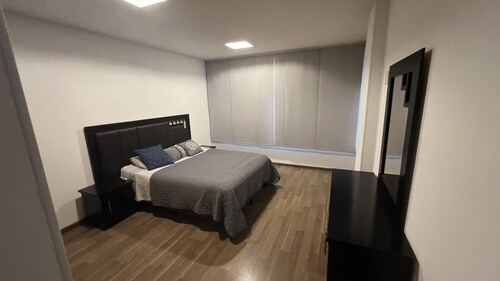 Amplia Habitación en Plaza San Luis
