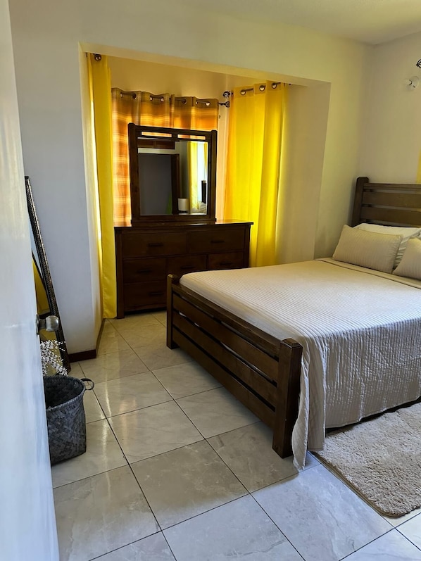 1 chambre, fer et planche à repasser, Wi-Fi, literie fournie