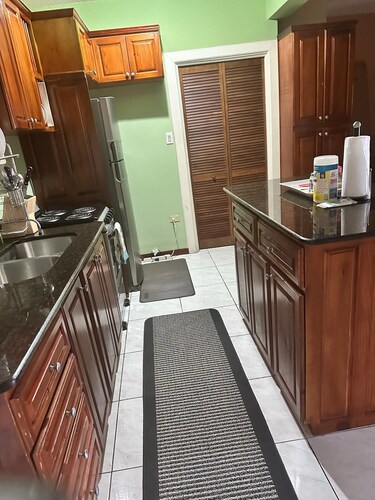 Spacious one bedroom apartment in Kingston 