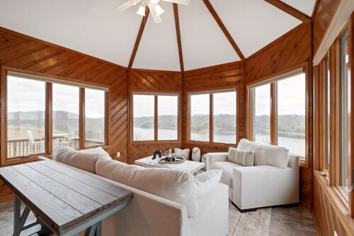 Panoramic Views Dock Kayaks SUPs