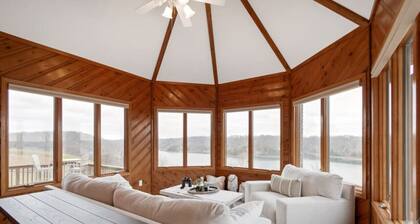 Panoramic Views Dock Kayaks SUPs