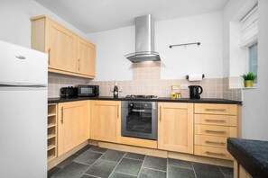 Køleskab, mikrobølgeovn, ovn, brødrister