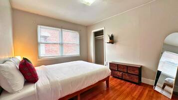 3 Schlafzimmer, Schreibtisch, Bügeleisen/Bügelbrett, WLAN