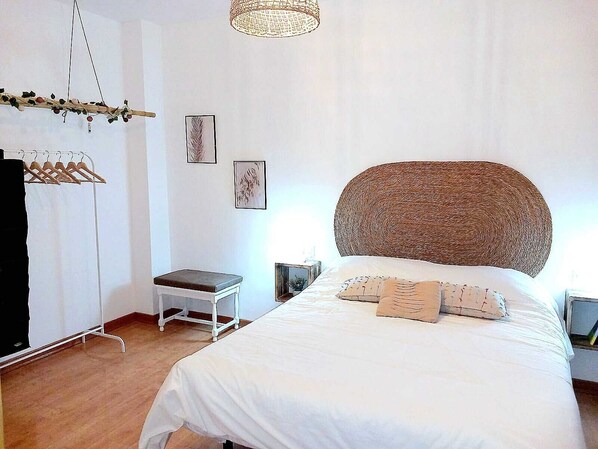 2 bedrooms, iron/ironing board, WiFi, bed sheets