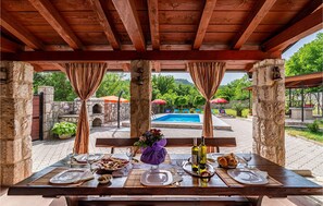 Outdoor dining - Lovely home in Drivenik (Drivenik)