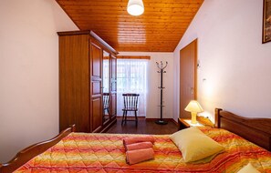 4 habitaciones, cuna de viaje, wifi gratis y ropa de cama