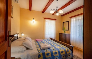 4 bedrooms, travel cot, free WiFi, bed sheets