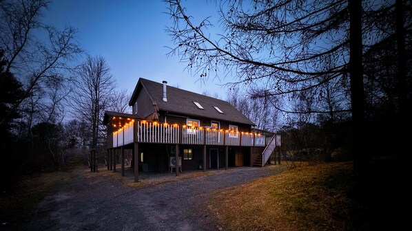 Exterior - SERENE MOUNTAIN CABIN OUTDOOR HOT TUB BILLIARDS KALAHARI CAMELBACK HIKETRAIL (Long Pond)