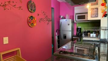 Cookware/dishes/utensils