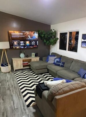 Smart TV - Ocean View- Modern upstairs unit with Patio (Ensenada)