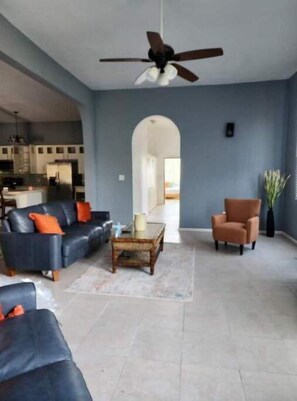 Living area - Chic Hideaway (Christiansted)