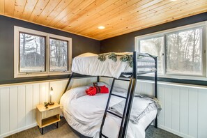 4 quartos, acesso à internet, roupa de cama