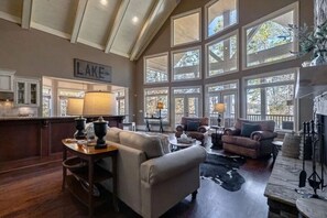 Televisie en een open haard