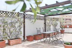 تناول الطعام بالخارج