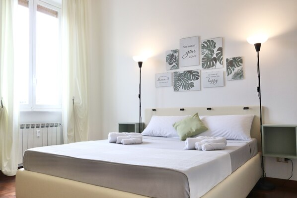 3 عدّة غرف نوم ومكواة/لوح كي وواي فاي وملاءات أسرّة