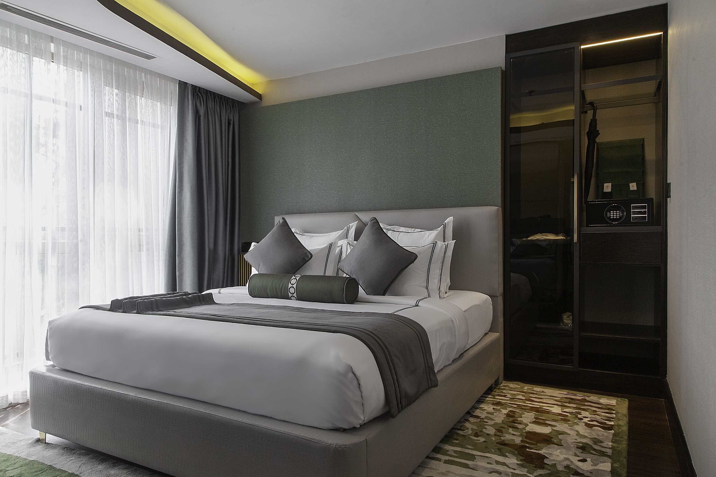 Deluxe Suite | Egyptian cotton sheets, premium bedding, memory foam beds