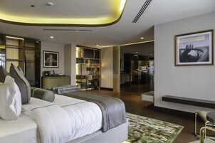 Executive Suite | Egyptian cotton sheets, premium bedding, memory foam beds