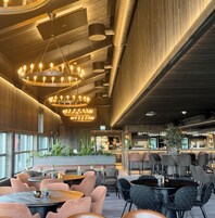2 restaurants; breakfast, lunch, and dinner served