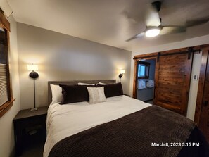 4 bedrooms, iron/ironing board, WiFi, bed sheets