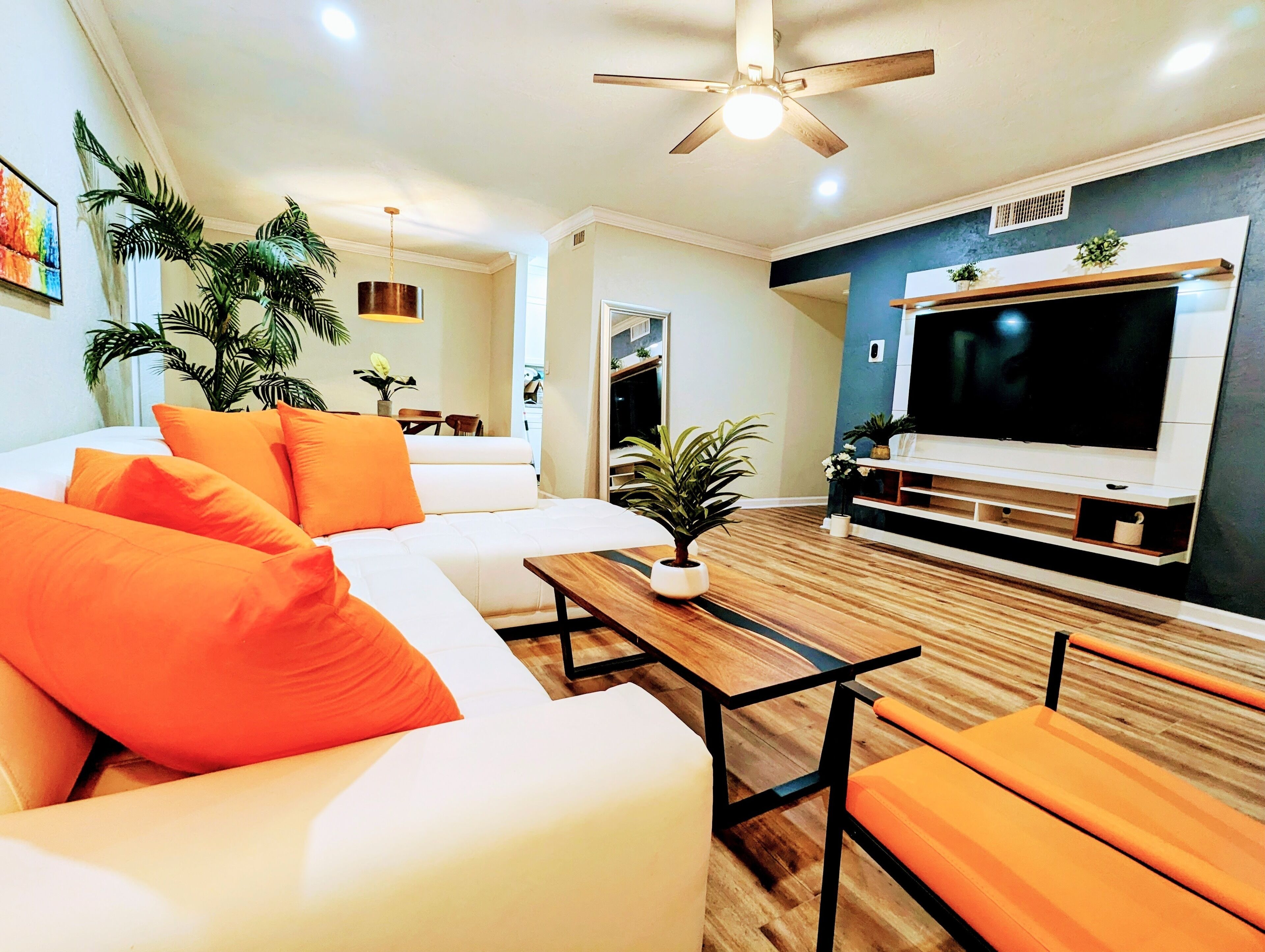 Modern Family 2-bedroom Condo  with pool, gym, and tennis
