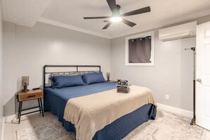 2 soverom, skrivebord, strykejern/-brett og wi-fi