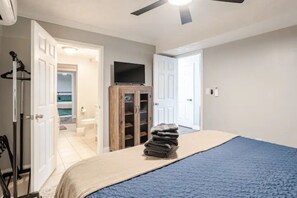 2 bedrooms, desk, iron/ironing board, WiFi