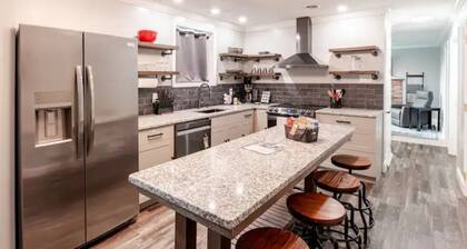 Downtown Retreat 5 mins to UT and Market Square