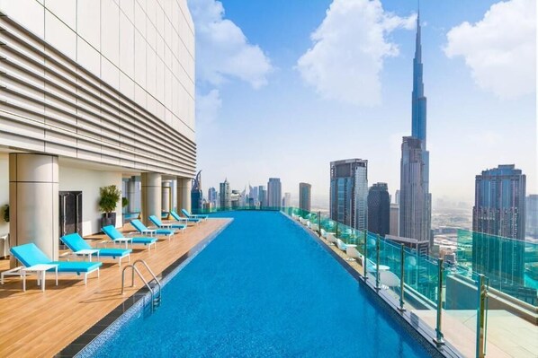 Pool - Paramount Hotel Midtown Flat Burj Khalifa View (Dubai)
