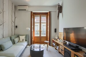 Smart-TV, DVD-Player, Stereoanlage