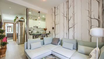 Smart TV, DVD player, stereo