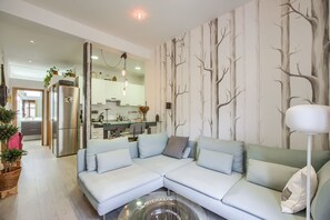 Smart TV, DVD player, stereo - Chueca & Justicia - Luminoso Apartamento en Centro (Madrid)