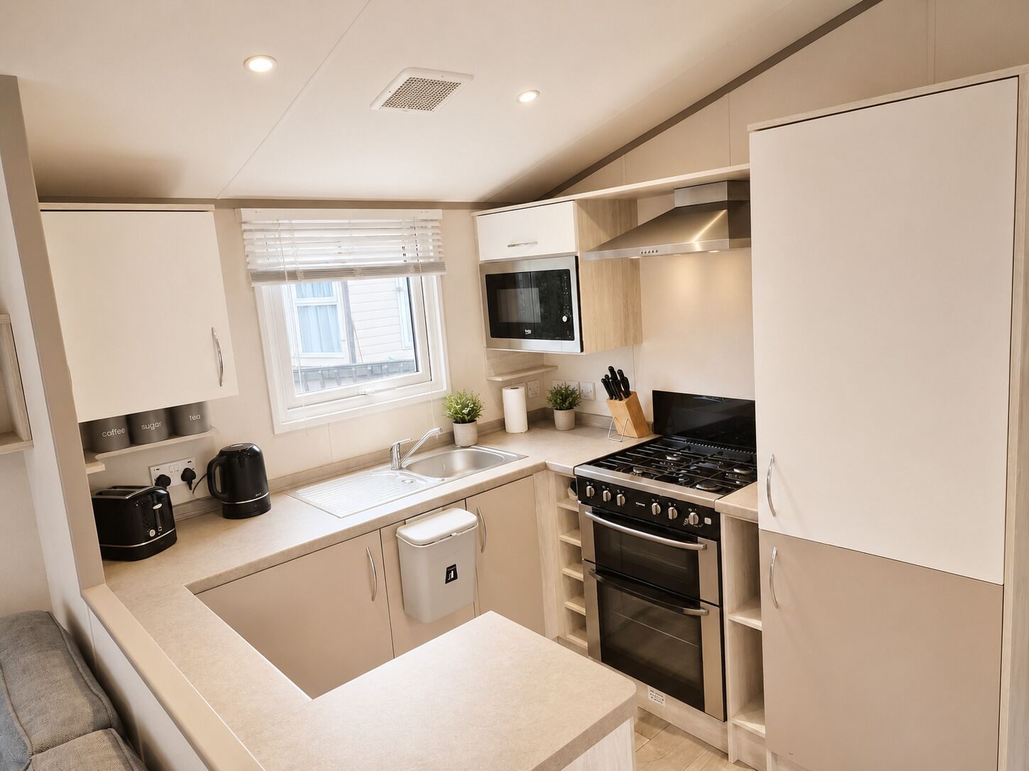 Luxury Mobile Home, 2 Bedrooms, Non Smoking | Private kitchen