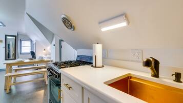 Fridge, microwave, stovetop, cookware/dishes/utensils