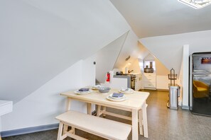Dining - Ocean City Loft-Style Apt, Close to Beaches! (Ocean City)
