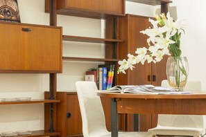 Dining - Just 8 minutes from Loreto and 6 minutes from the Lima metro station, in the elegant and central area behind Corso Buenos Aires and close to Città Studi, lies Casa Mimosa, perfect for families or groups. Renovated with comfortable sofa beds, it boasts t (Milan)