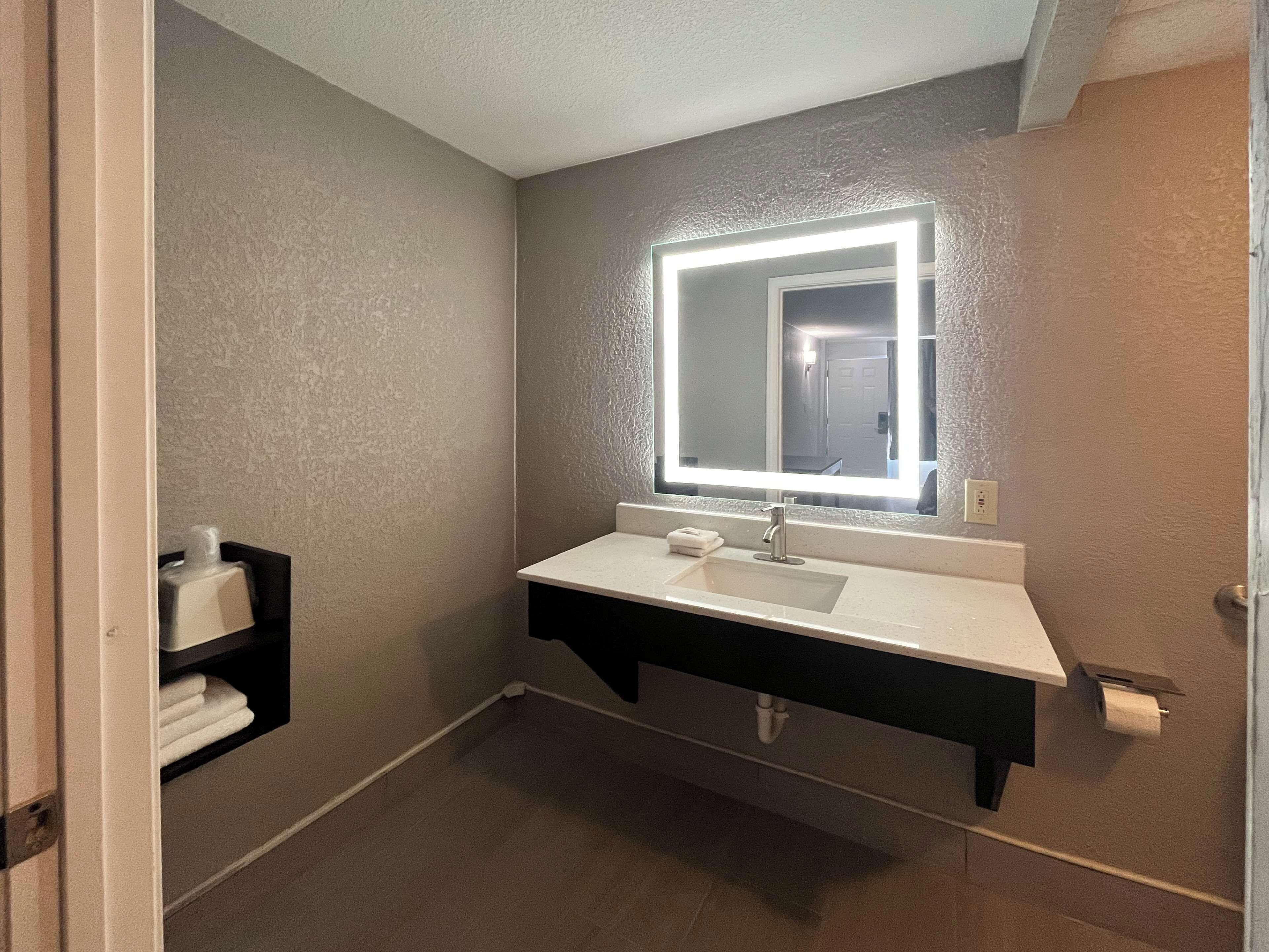 Combined shower/tub, towels, soap, toilet paper