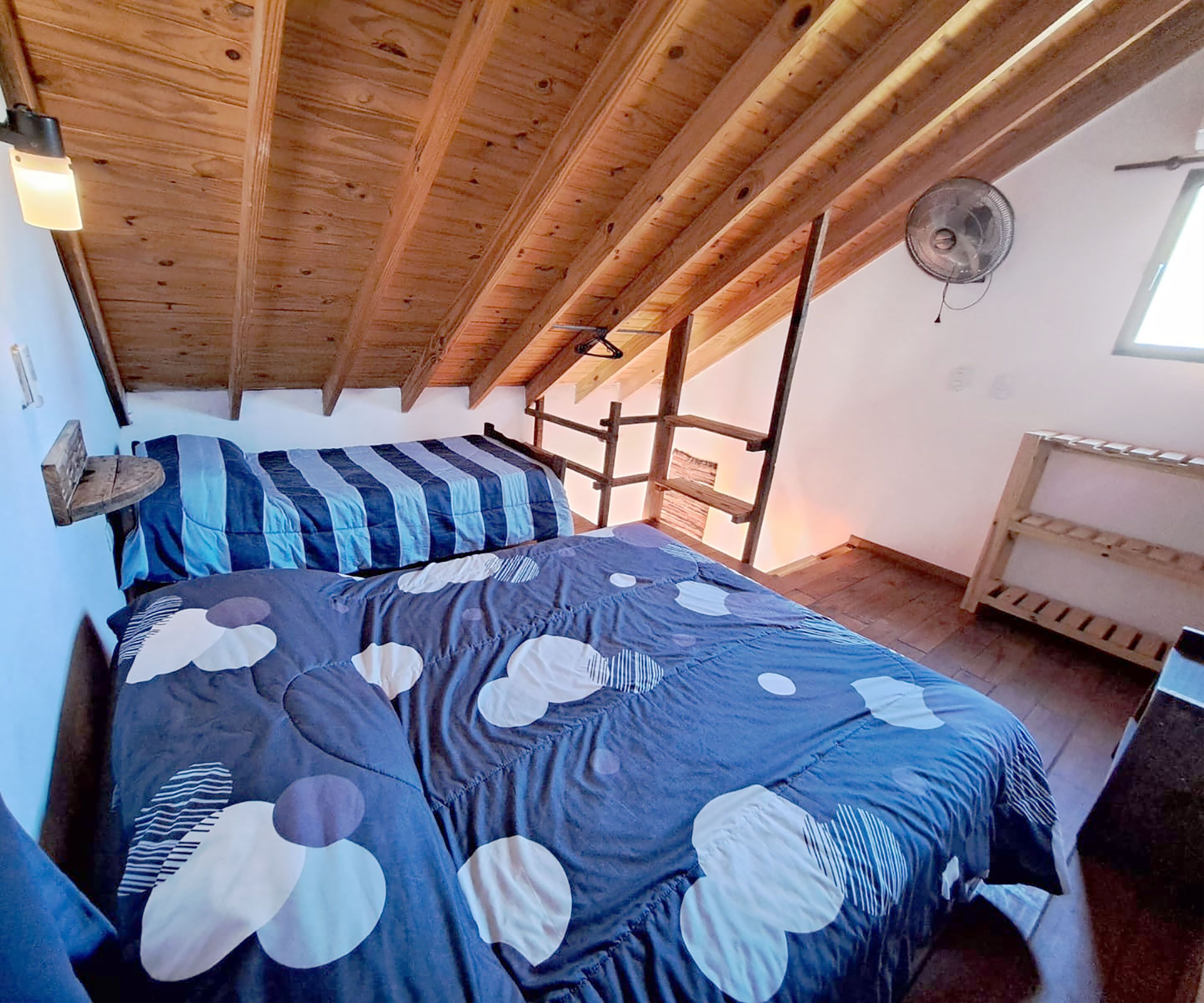 Traditional-Ferienhütte | Daunenbettdecken, kostenloses WLAN, Bettwäsche