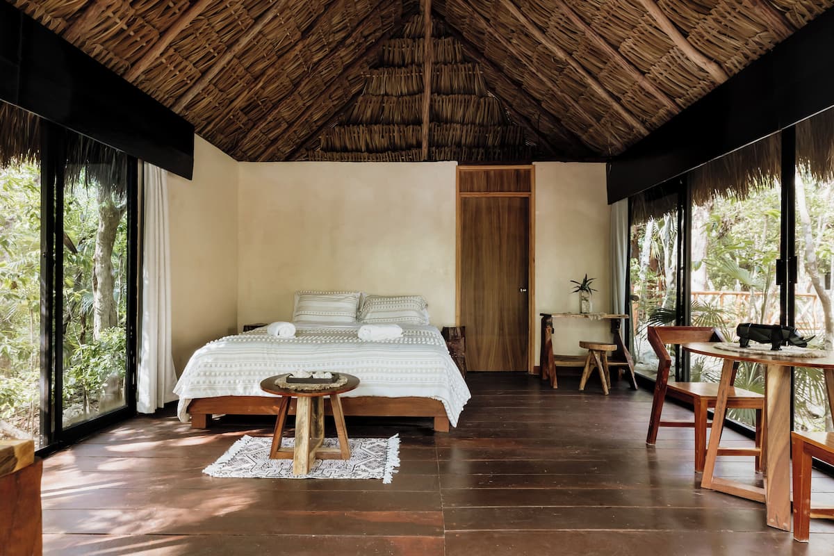 Deluxe Room, Hot Tub, Garden View