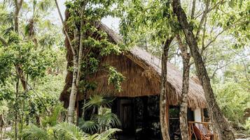 Deluxe Room, Hot Tub, Garden View | Premium bedding, down comforters, in-room safe, individually decorated