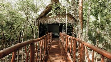 Deluxe Room, Hot Tub, Garden View | Premium bedding, down comforters, in-room safe, individually decorated