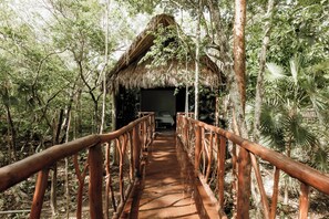 Deluxe Room, Hot Tub, Garden View | Premium bedding, down comforters, in-room safe, individually decorated