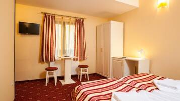In-room safe, desk, WiFi (free)