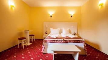 Deluxe Double Room | In-room safe, desk, WiFi (free)