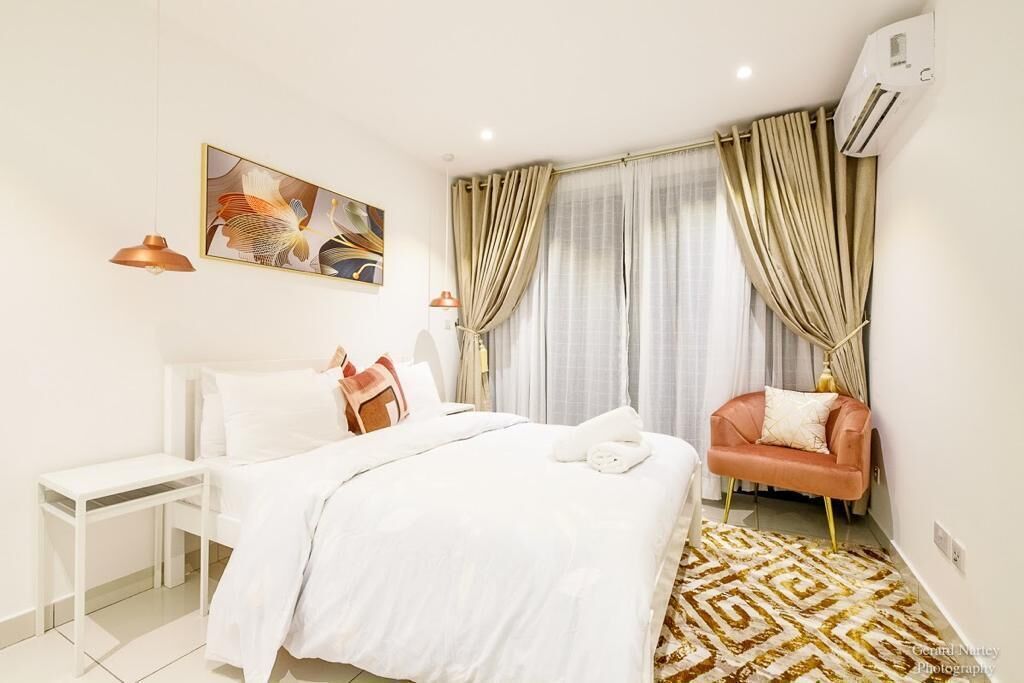 خزنة داخل الغرفة وستائر تعتيم ومكواة/لوح كي وواي فاي مجانًا