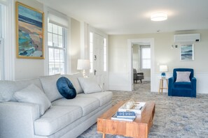 Smart TV - Gorgeous Oceanfront Suite! (Hampton)