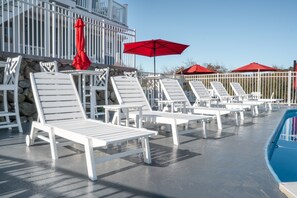 Terrace/patio - Sweet third floor oceanfront w/kitchenette! (Hampton)