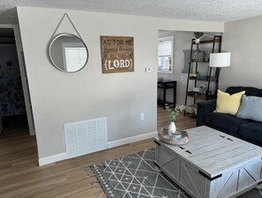 Living area - Cozy Moline Cottage (Moline)